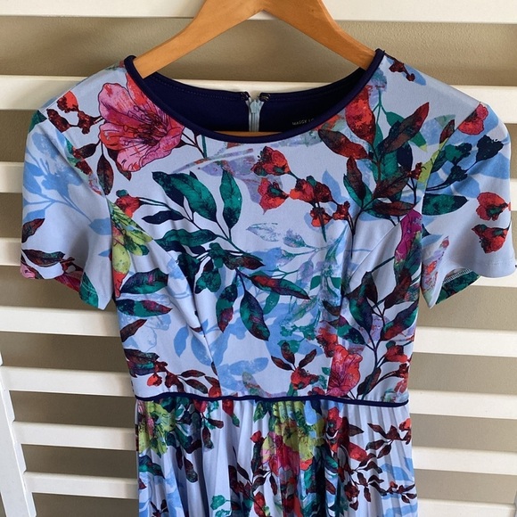 Maggy London Pleated Fit & Flare Floral Dress Size 2 - Picture 3 of 13